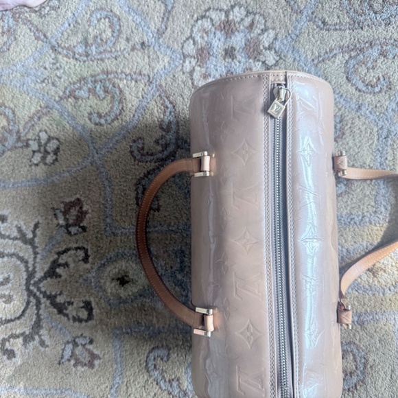 Louis Vuitton  Neutral Vernis Patent Leather Shoulder Bag - Picture 9 of 14